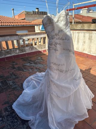 OFERTA Vestido de novia hecho a mano (nuvies d or)
