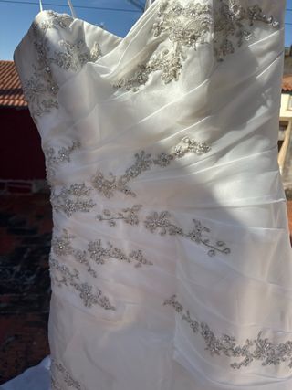 OFERTA Vestido de novia hecho a mano (nuvies d or)