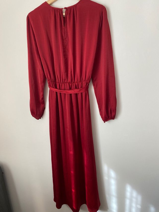 Vestido largo en granate liso de Mango