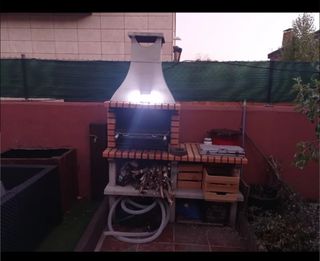 Barbacoa de obra.