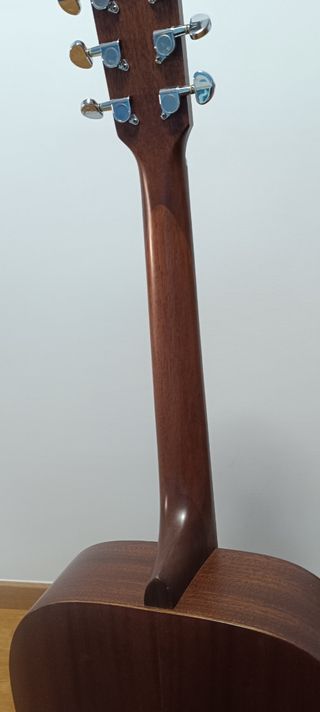 Guitarra Harley y guitarra Yamaha