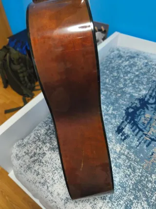 Guitarra Harley y guitarra Yamaha