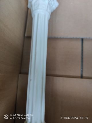 Dos columnas para candelabros