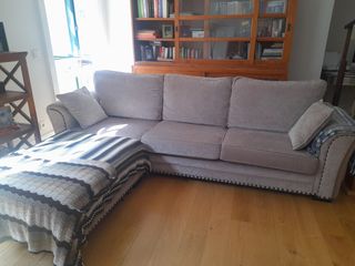 Sofá ChaiseLongue clásico con tachuela