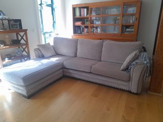 Sofá ChaiseLongue clásico con tachuela