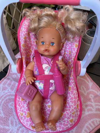 Muñeca nenuco con sillita y con accesorios