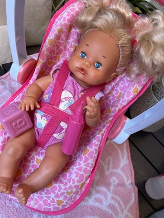 Muñeca nenuco con sillita y con accesorios