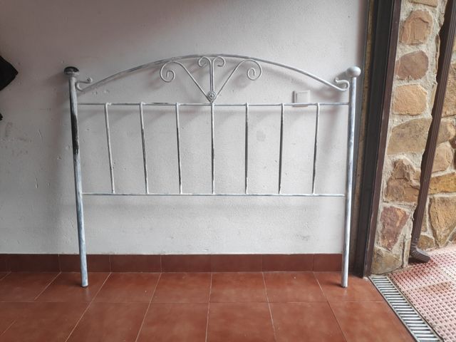 Cabecero de forja