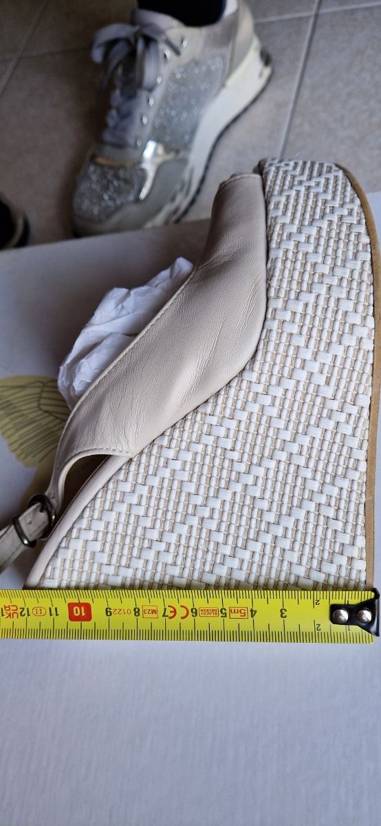 Sandalo a zeppa di Paolo Mattei