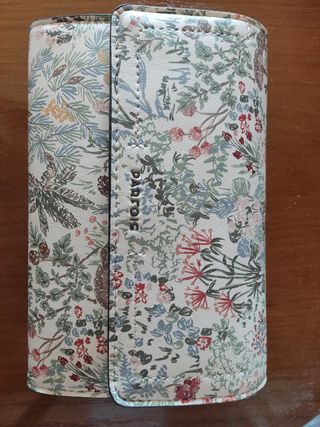 Cartera estampado florar Parfois