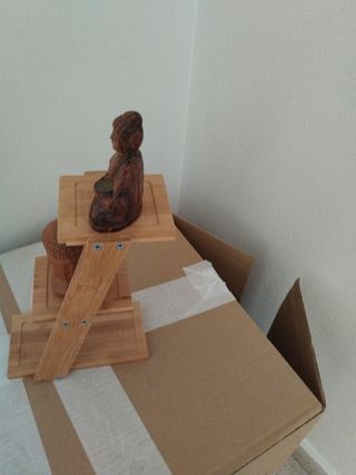 Estantería con budas