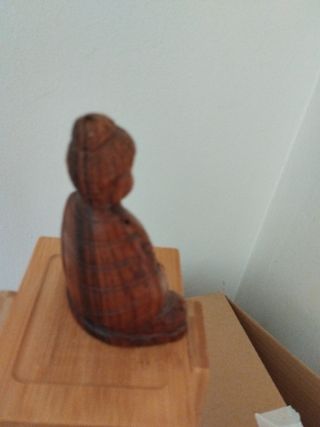 Estantería con budas