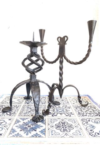 CANDELABRO ANTIGUO DE HIERRO FORJADO