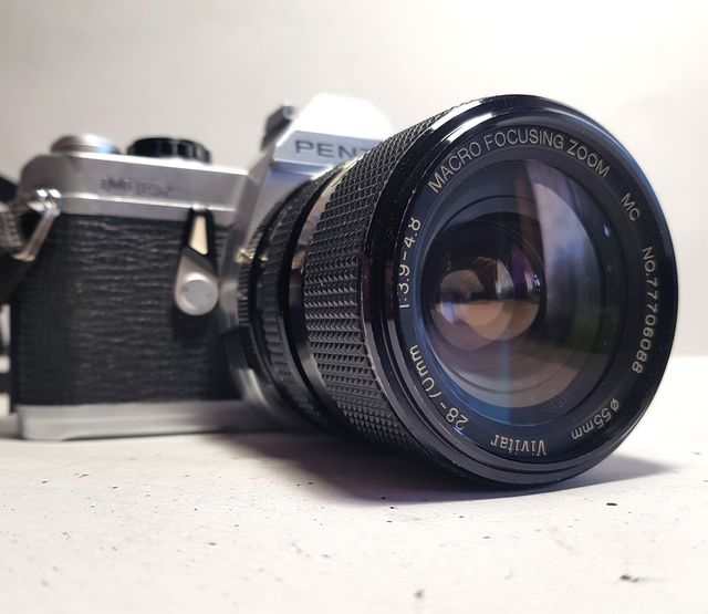 PENTAX MG con objetivo Vivitar 28-70mm/1:3,9-4,8