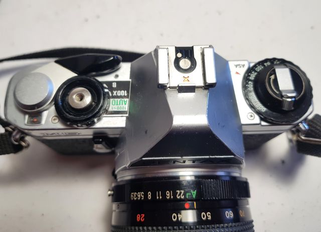 PENTAX MG con objetivo Vivitar 28-70mm/1:3,9-4,8