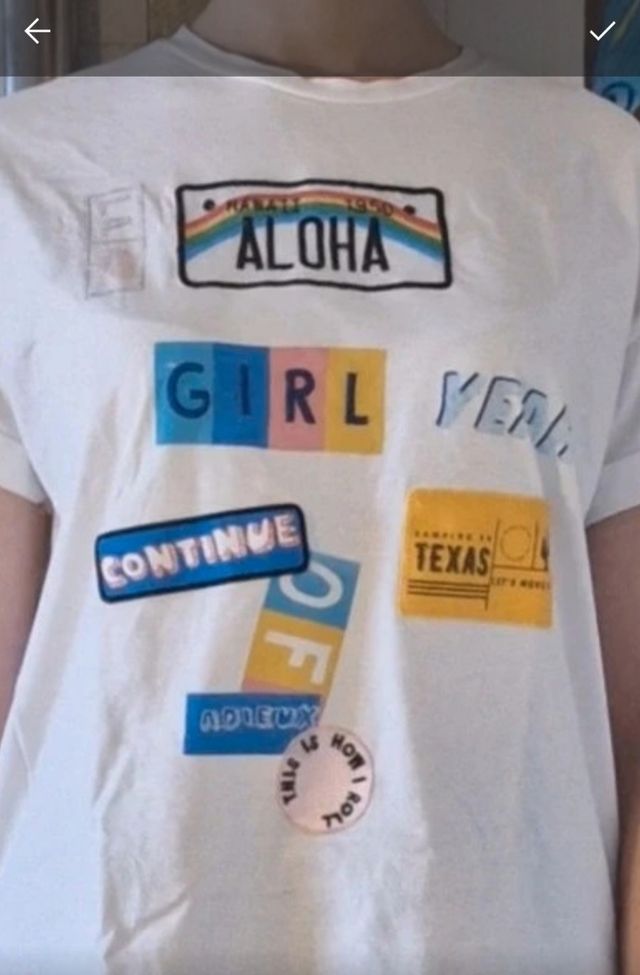 Camiseta Blanca con Parches