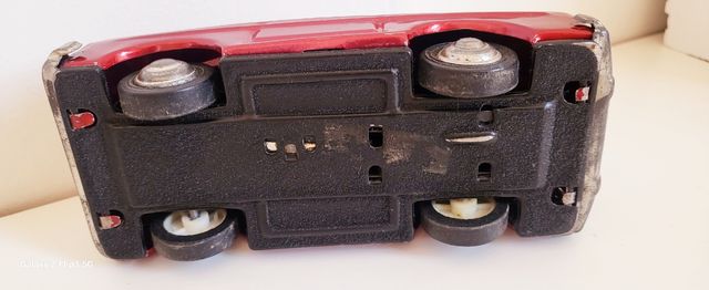 Macchina giocattolo vintage