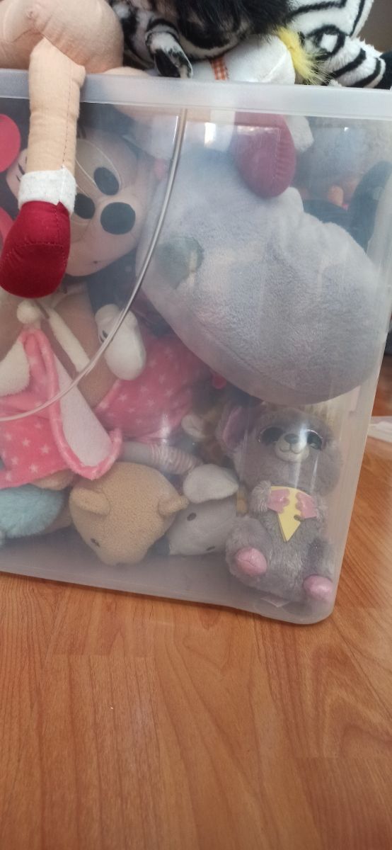 Muchos peluches variados