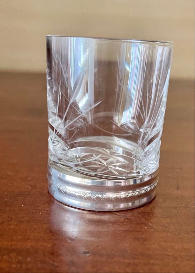 Juego botella de licor y 6 vasos de chupito