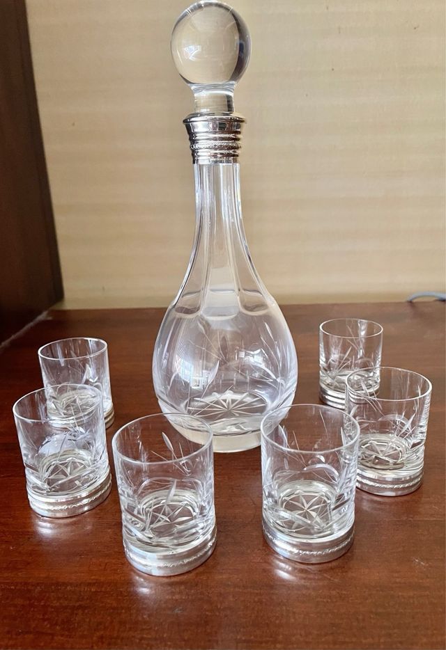 Juego botella de licor y 6 vasos de chupito