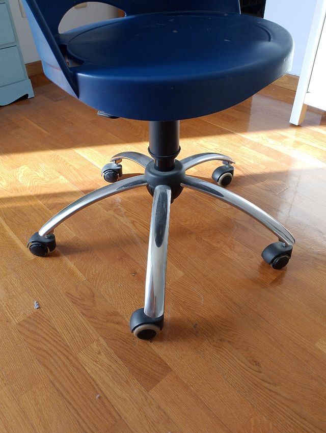 Silla de estudio con ruedas