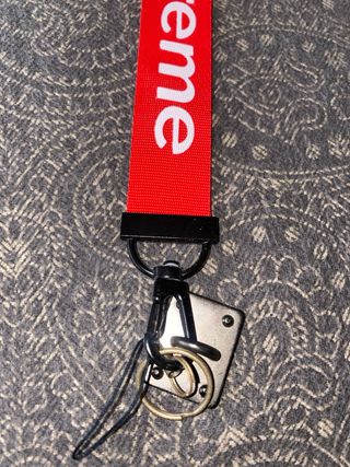 COLGANTE LANYARD / MOVIL Y/O LLAVES SUPREME
