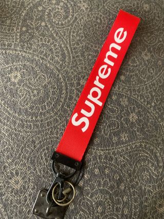 COLGANTE LANYARD / MOVIL Y/O LLAVES SUPREME