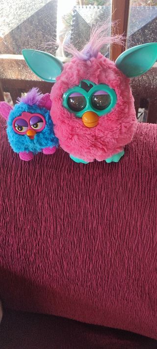 MUÑECOS FURBY