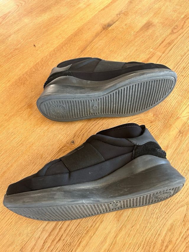 UGG zapatillas caminar negras