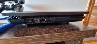PS4 PLAY STATION 4 + 4 mandos + 5 juegos