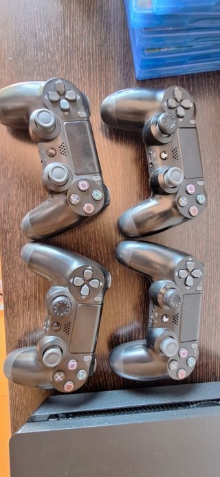 PS4 PLAY STATION 4 + 4 mandos + 5 juegos