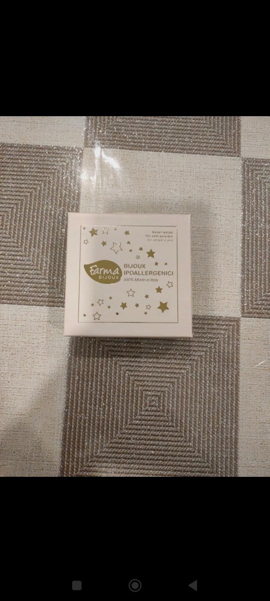 Orecchini e bracciali abbinati