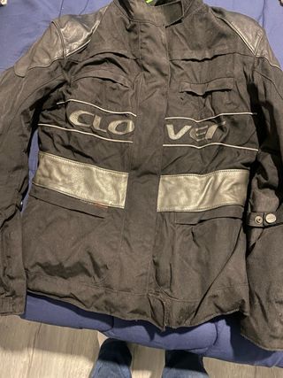 Chaquetay casco y guantes moto