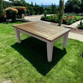 Mesa de centro de madera de castaño.