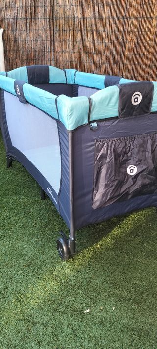 Cuna de viaje y parque infantil asalvo