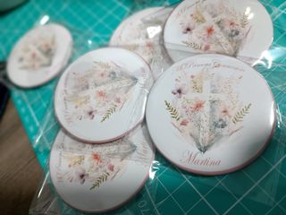 Chapas, imanes, espejos y abrebotellas