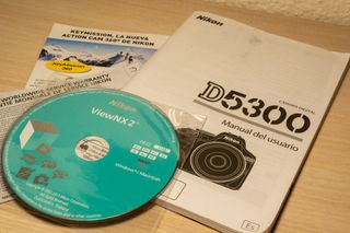 Nikon D5300 Kit objetivo AF-P 18-55mm VR baterias
