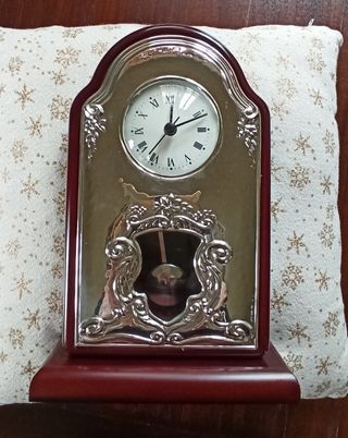 Orologio da tavolo in argento e legno 