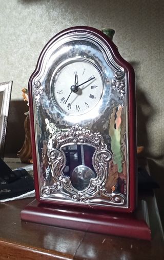 Orologio da tavolo in argento e legno 