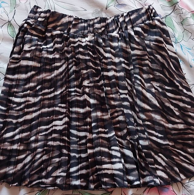 Falda de Zara plisada muy airosa.