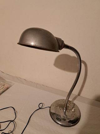 Lampada vintage da tavolo industriale . vintage