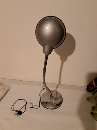 Lampada vintage da tavolo industriale . vintage