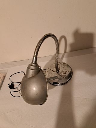 Lampada vintage da tavolo industriale . vintage