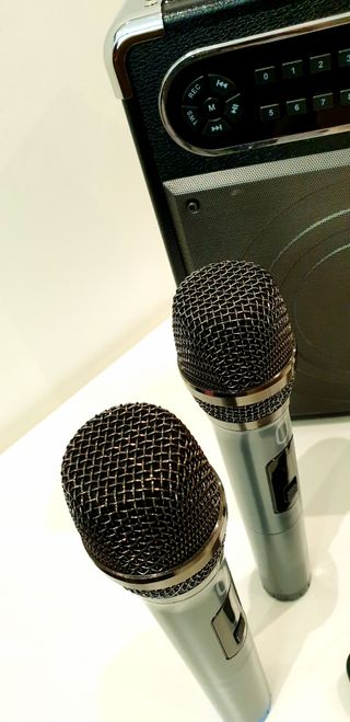 KARAOKE ALTAVOZ COMO NUEVO