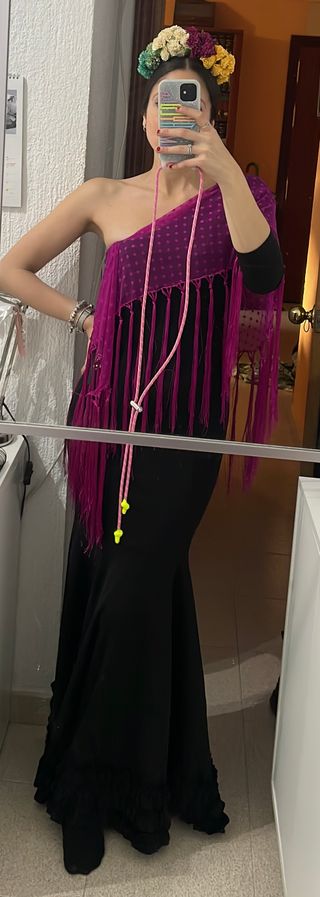 Traje de flamenca y mantoncillo