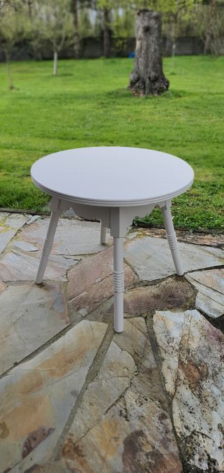 Mesa auxiliar de madera
