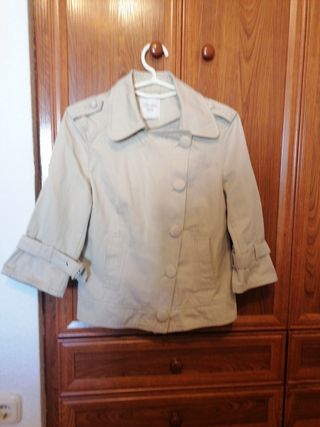 Chaqueta , gabardina corta. 