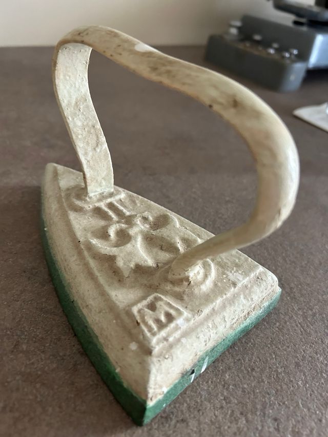 Ferro da stiro antico