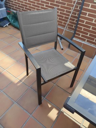 MESA EXTERIOR EXTENSIBLE Y SILLAS
