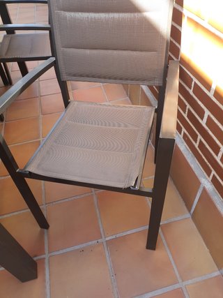 MESA EXTERIOR EXTENSIBLE Y SILLAS